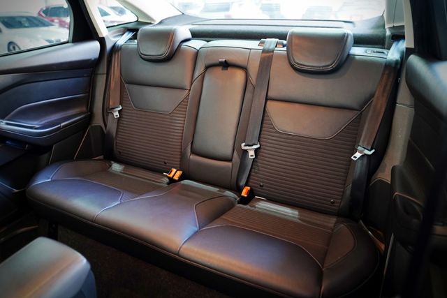 時尚經典型｜一手車  僅跑7.6萬里 原版件 盲點、恆溫、雙區溫控、換檔撥片、定速、自動大燈  第9張相片