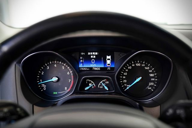 時尚經典型｜一手車  僅跑7.6萬里 原版件 盲點、恆溫、雙區溫控、換檔撥片、定速、自動大燈  第13張相片