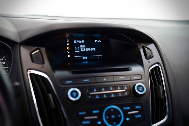 時尚經典型｜一手車  僅跑7.6萬里 原版件 盲點、恆溫、雙區溫控、換檔撥片、定速、自動大燈  第14張相片