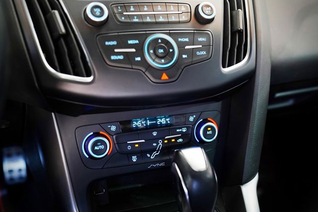 時尚經典型｜一手車  僅跑7.6萬里 原版件 盲點、恆溫、雙區溫控、換檔撥片、定速、自動大燈  第16張相片