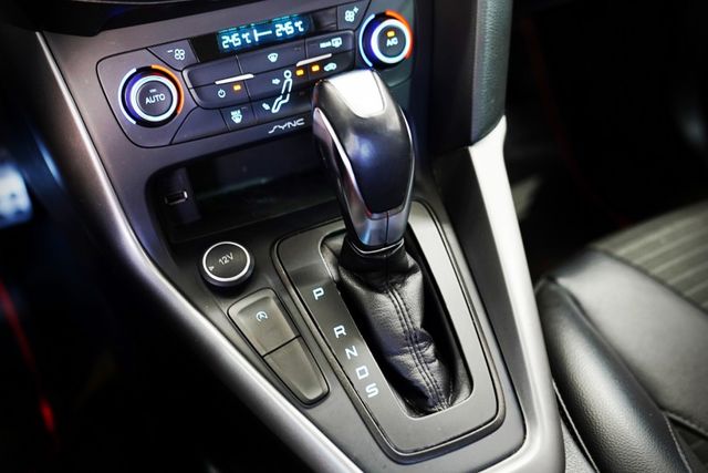 時尚經典型｜一手車  僅跑7.6萬里 原版件 盲點、恆溫、雙區溫控、換檔撥片、定速、自動大燈  第17張相片