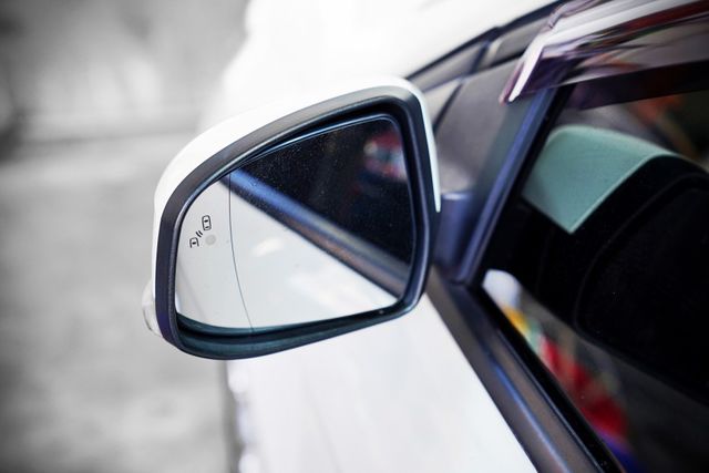 時尚經典型｜一手車  僅跑7.6萬里 原版件 盲點、恆溫、雙區溫控、換檔撥片、定速、自動大燈  第19張相片