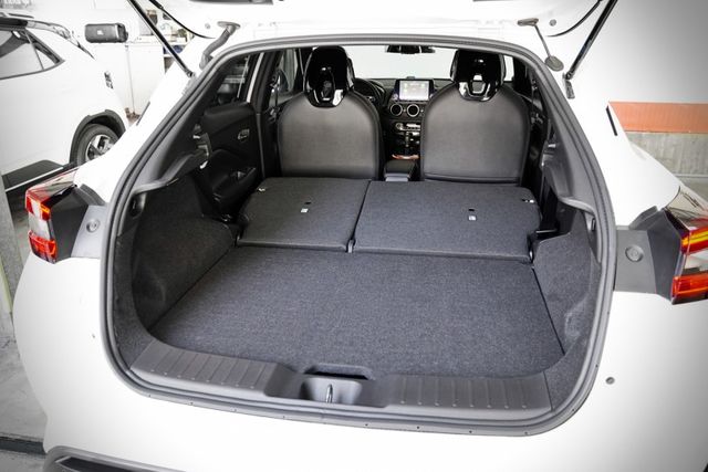 駕趣享樂版｜原廠保養 僅跑5.9千里 撥片 環景 導航 車道輔助 Bose環繞音響  第10張相片