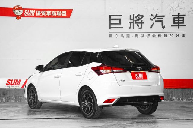 原鈑件 原廠保養僅跑1.1萬里 雙色內裝 定速 車道偏移 車美仕主機 倒影 導航  第6張相片