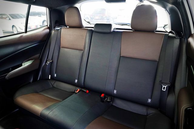 原鈑件 原廠保養僅跑1.1萬里 雙色內裝 定速 車道偏移 車美仕主機 倒影 導航  第9張相片