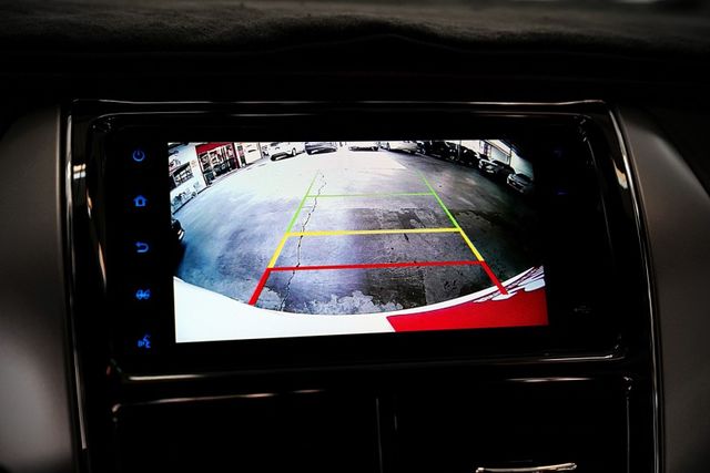 原鈑件 原廠保養僅跑1.1萬里 雙色內裝 定速 車道偏移 車美仕主機 倒影 導航  第14張相片