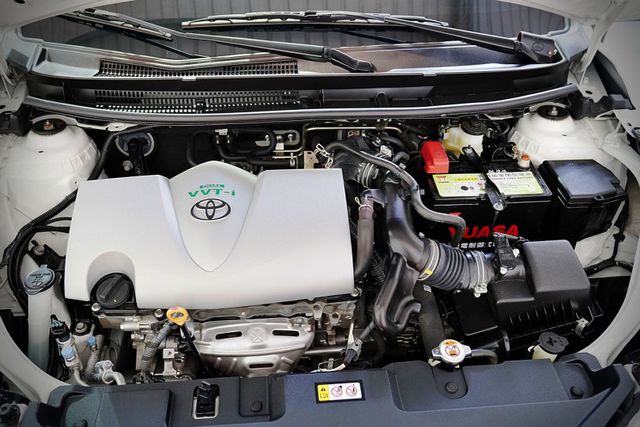 原鈑件 原廠保養僅跑1.1萬里 雙色內裝 定速 車道偏移 車美仕主機 倒影 導航  第19張相片