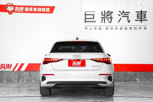 35 TFSI  原廠保養僅跑8萬里 撥片、倒車影像、ACC、車道偏離警示、盲點、CarPlay  第3張相片