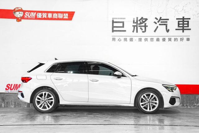 35 TFSI  原廠保養僅跑8萬里 撥片、倒車影像、ACC、車道偏離警示、盲點、CarPlay  第4張相片