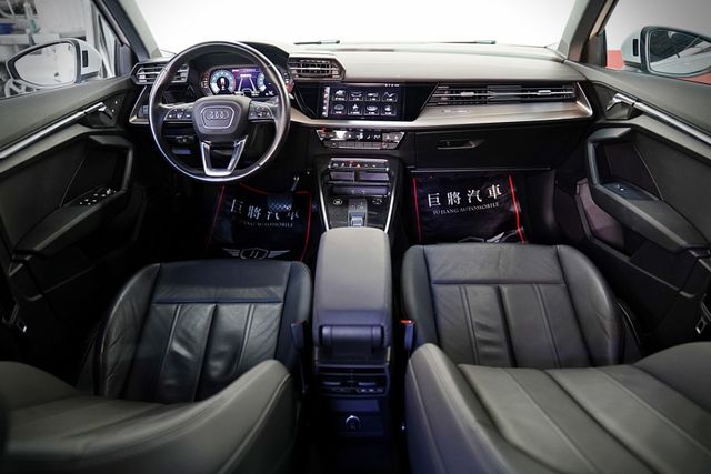 35 TFSI  原廠保養僅跑8萬里 撥片、倒車影像、ACC、車道偏離警示、盲點、CarPlay  第7張相片