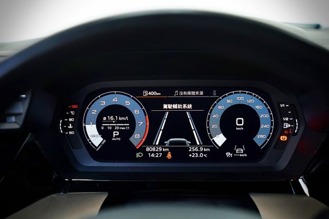 35 TFSI  原廠保養僅跑8萬里 撥片、倒車影像、ACC、車道偏離警示、盲點、CarPlay  第12張相片