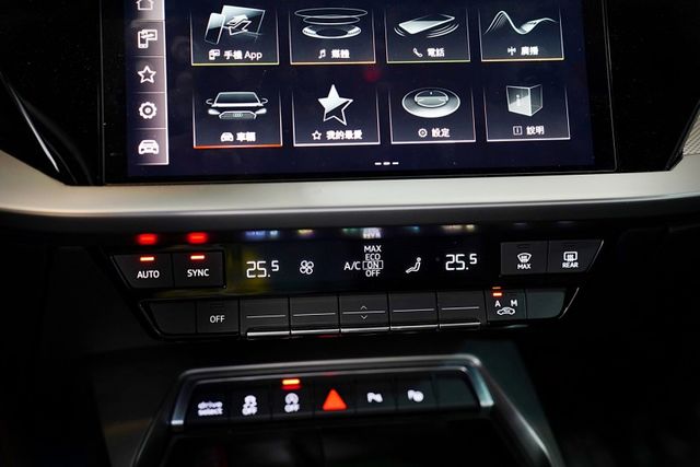 35 TFSI  原廠保養僅跑8萬里 撥片、倒車影像、ACC、車道偏離警示、盲點、CarPlay  第14張相片