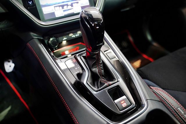 原廠保固 僅跑2.1萬里 ACC 車道偏移 盲點 天窗 倒影 電尾門 電子手煞  第16張相片