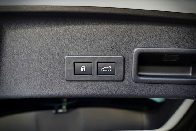 原廠保固 僅跑2.1萬里 ACC 車道偏移 盲點 天窗 倒影 電尾門 電子手煞  第19張相片