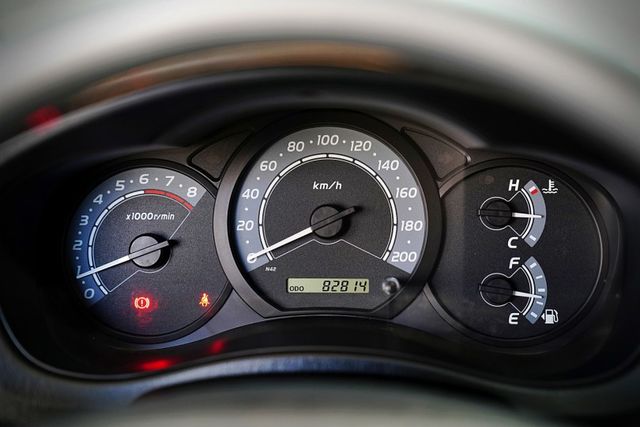 僅跑8.2萬里 原版件 鋁圈 皮椅 雙安 多功能影音 倒車顯影 導航 抬頭顯示  第13張相片