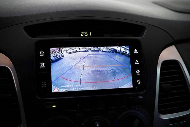 僅跑8.2萬里 原版件 鋁圈 皮椅 雙安 多功能影音 倒車顯影 導航 抬頭顯示  第15張相片