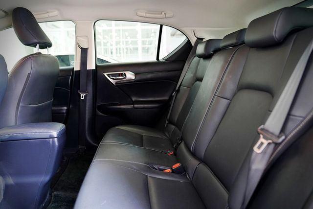 小改後 ACC 車道偏移 雙電動椅電熱椅 倒影 I-Key 自動大燈 雙區恆溫  第8張相片