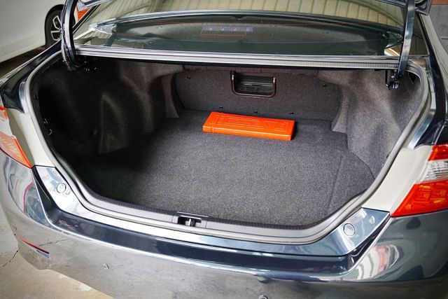 原鈑件 定速、恆溫空調、倒車顯影、導航、後座出風口，加裝胎壓偵測  第10張相片