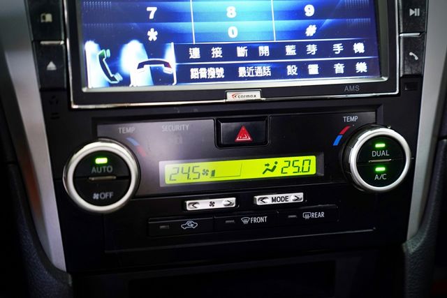 原鈑件 定速、恆溫空調、倒車顯影、導航、後座出風口，加裝胎壓偵測  第15張相片