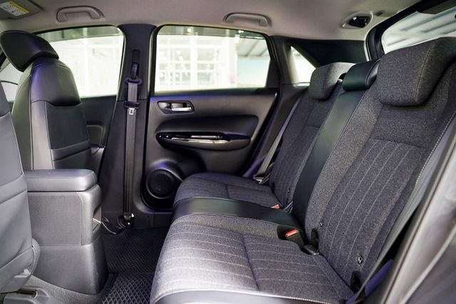 一手車 原鈑件 僅跑2.1萬里 數位儀表、倒車顯影、恆溫、ACC跟車 車道維持  第9張相片