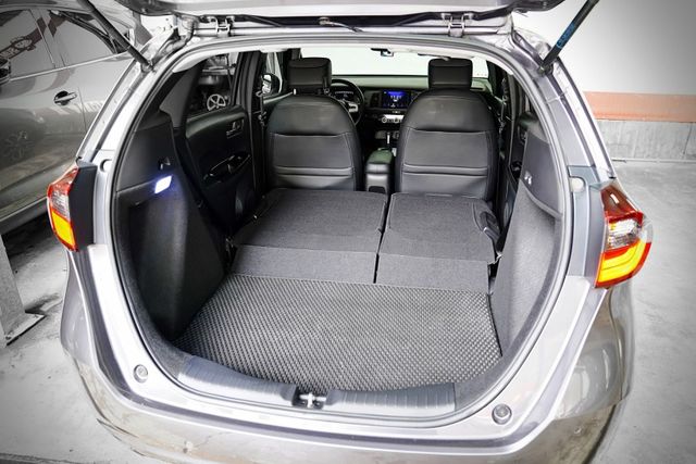 一手車 原鈑件 僅跑2.1萬里 數位儀表、倒車顯影、恆溫、ACC跟車 車道維持  第10張相片