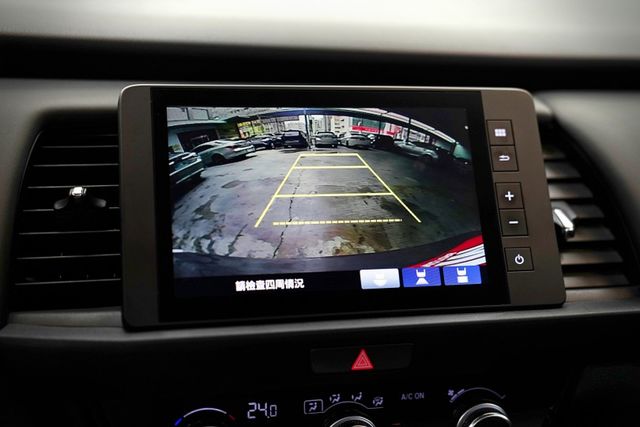 一手車 原鈑件 僅跑2.1萬里 數位儀表、倒車顯影、恆溫、ACC跟車 車道維持  第14張相片