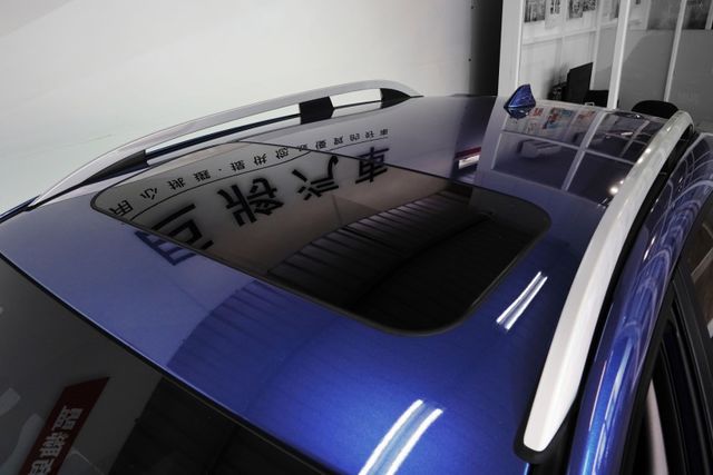 僅跑6.7萬里 天窗 撥片 恆溫 電動椅 偏離警示 ACC 導航倒影  第7張相片