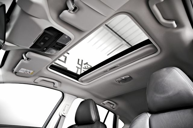 僅跑6.7萬里 天窗 撥片 恆溫 電動椅 偏離警示 ACC 導航倒影  第11張相片