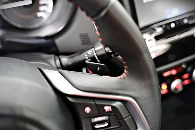 僅跑6.7萬里 天窗 撥片 恆溫 電動椅 偏離警示 ACC 導航倒影  第14張相片