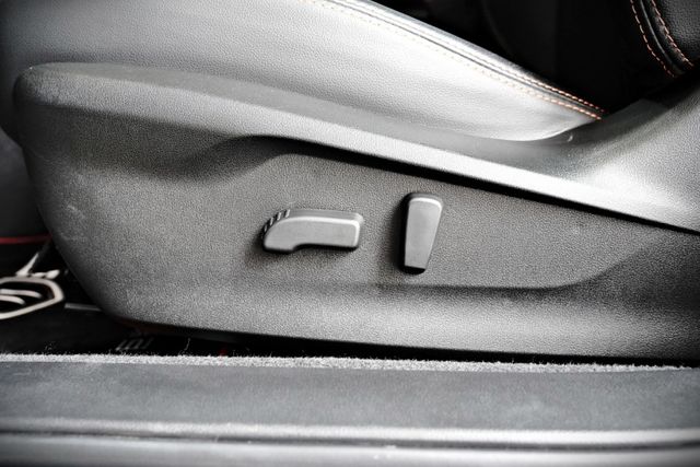 僅跑6.7萬里 天窗 撥片 恆溫 電動椅 偏離警示 ACC 導航倒影  第19張相片