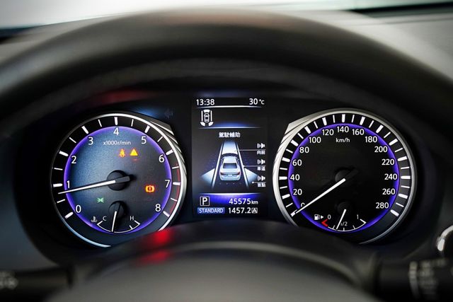 一手車僅跑4.5萬里 原版件 原廠保養 天窗 導航 環景影像 雙電動椅 偏移警示  第12張相片