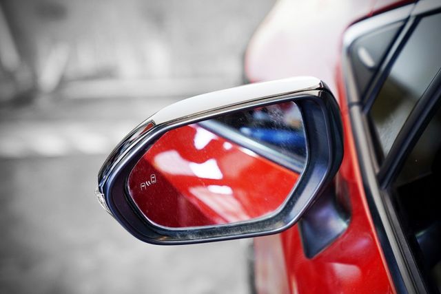 一手車 原版件 缺廠證 ACC 車道偏移 盲點 倒車顯影 抬頭顯示 雙前座電熱椅  第18張相片