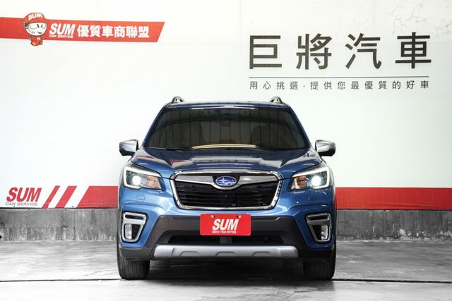 原鈑件 僅跑6.4萬里 ACC撥片 盲點 車道偏移 環景 電尾門 天窗 四輪驅動  第2張相片