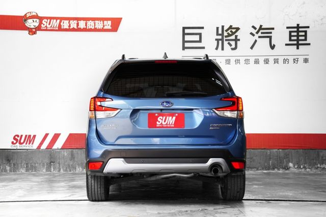 原鈑件 僅跑6.4萬里 ACC撥片 盲點 車道偏移 環景 電尾門 天窗 四輪驅動  第3張相片