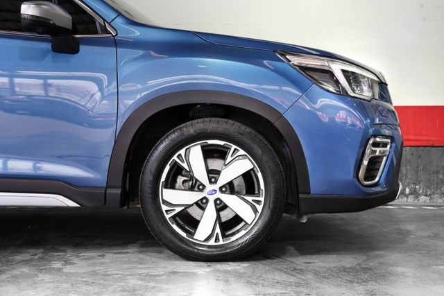 原鈑件 僅跑6.4萬里 ACC撥片 盲點 車道偏移 環景 電尾門 天窗 四輪驅動  第6張相片