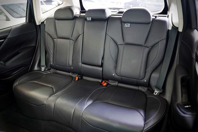 原鈑件 僅跑6.4萬里 ACC撥片 盲點 車道偏移 環景 電尾門 天窗 四輪驅動  第9張相片