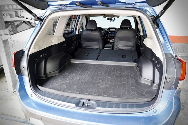 原鈑件 僅跑6.4萬里 ACC撥片 盲點 車道偏移 環景 電尾門 天窗 四輪驅動  第10張相片