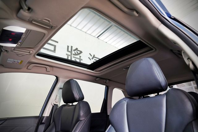 原鈑件 僅跑6.4萬里 ACC撥片 盲點 車道偏移 環景 電尾門 天窗 四輪驅動  第11張相片