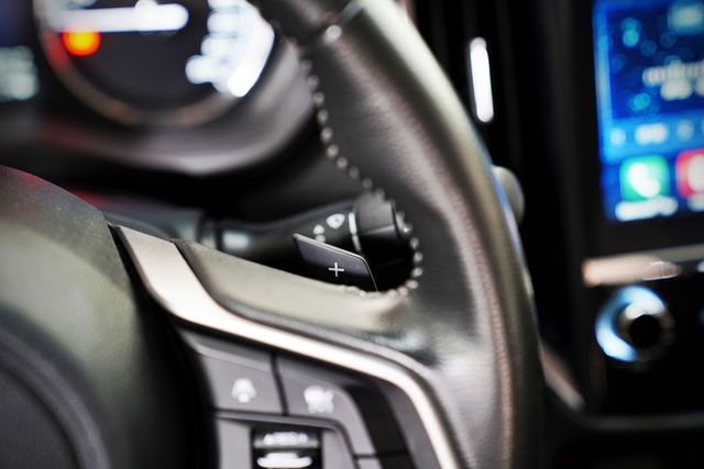 原鈑件 僅跑6.4萬里 ACC撥片 盲點 車道偏移 環景 電尾門 天窗 四輪驅動  第13張相片