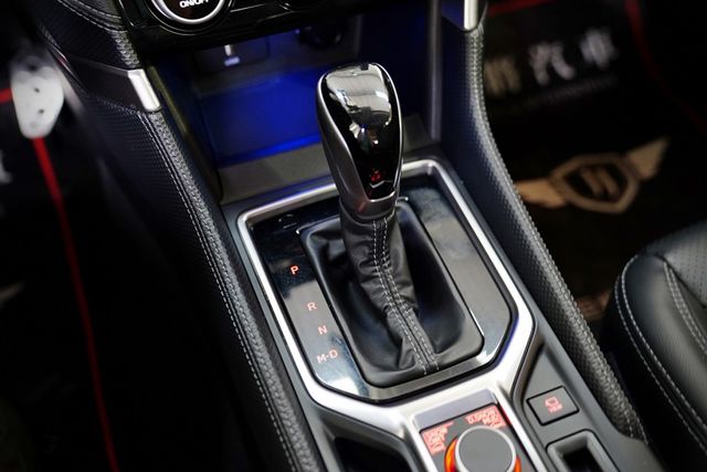 原鈑件 僅跑6.4萬里 ACC撥片 盲點 車道偏移 環景 電尾門 天窗 四輪驅動  第17張相片