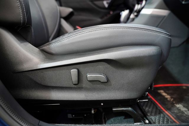 原鈑件 僅跑6.4萬里 ACC撥片 盲點 車道偏移 環景 電尾門 天窗 四輪驅動  第18張相片