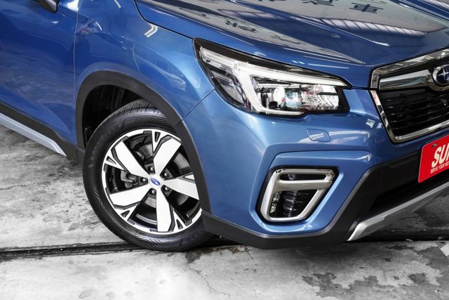 原鈑件 僅跑6.4萬里 ACC撥片 盲點 車道偏移 環景 電尾門 天窗 四輪驅動  第20張相片