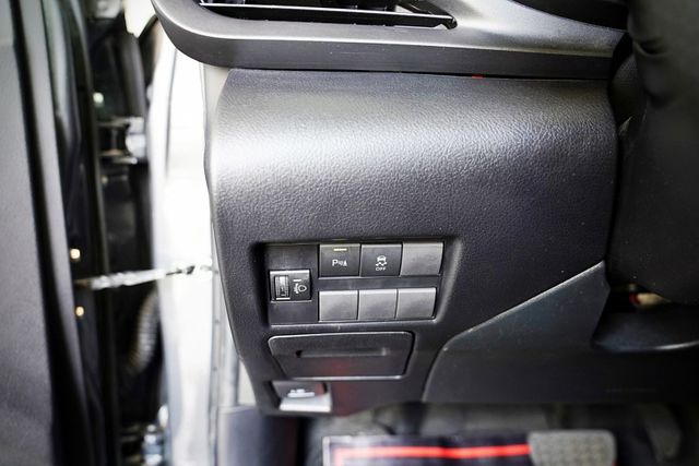 僅跑5.2萬里 導航 抬頭顯示 循跡防滑  第17張相片