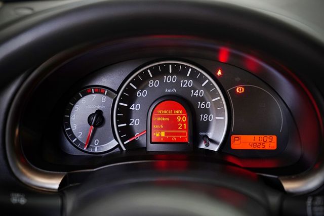 僅跑4.8萬里 一手車 原版件 有皮椅、電動調整後照鏡、胎壓偵測  第13張相片