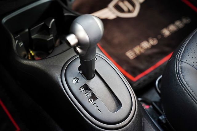 僅跑4.8萬里 一手車 原版件 有皮椅、電動調整後照鏡、胎壓偵測  第16張相片