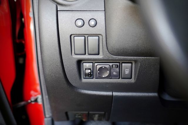 僅跑4.8萬里 一手車 原版件 有皮椅、電動調整後照鏡、胎壓偵測  第17張相片