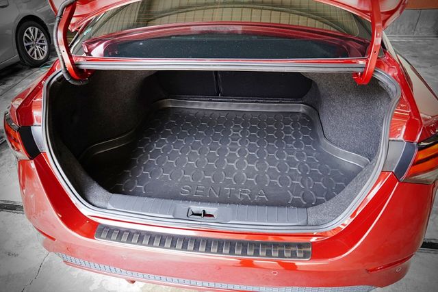 尊爵智駕版 僅跑5.8萬里 ACC跟車 盲點 環景 電子式後視鏡 I-KEY LED頭燈  第9張相片