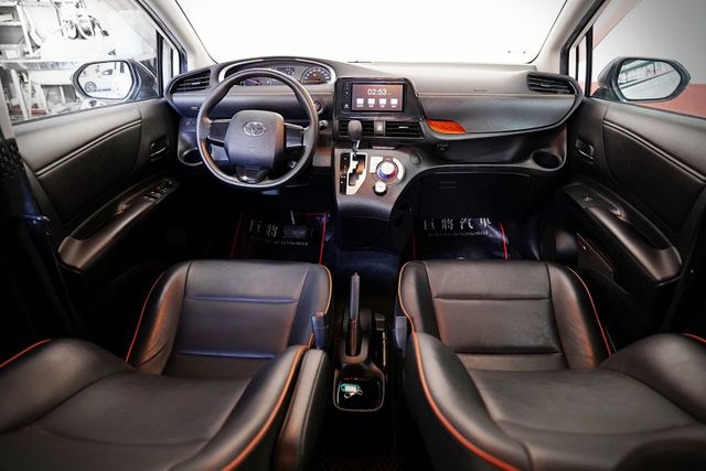 一手車僅跑4.6萬里 原版件 皮椅、免鑰匙、恆溫、電折後視、盲點、定速、右電滑門  第7張相片