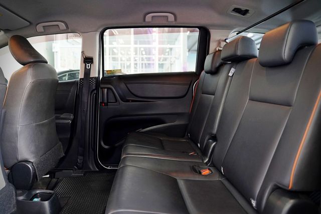 一手車僅跑4.6萬里 原版件 皮椅、免鑰匙、恆溫、電折後視、盲點、定速、右電滑門  第9張相片