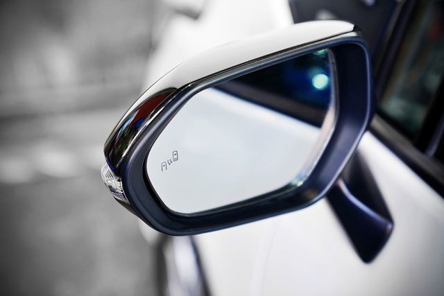 一手車僅跑4.6萬里 原版件 皮椅、免鑰匙、恆溫、電折後視、盲點、定速、右電滑門  第18張相片